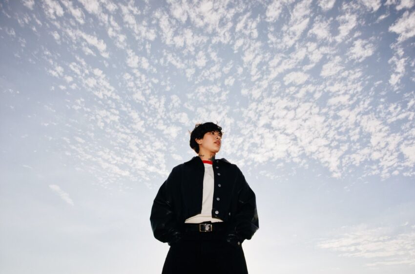  Ana Gabriela lança álbum inspirado em histórias reais e fala sobre emoção, recomeços e conexão com os fãs