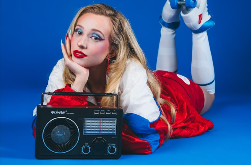  Fenômeno das redes sociais, Isa Buzzi lança “Coração Blindado”