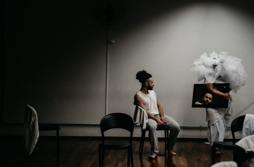  Entre homens em fuga, meninos que sonham estreia em São Paulo com apresentações gratuitas em dois espaços culturais da cidade