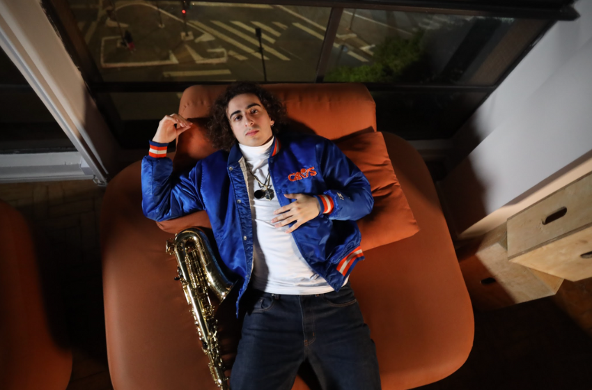  Nick Souza transforma hit dos Backstreet Boys em funk e convida dois fãs para assistir ao show da banda