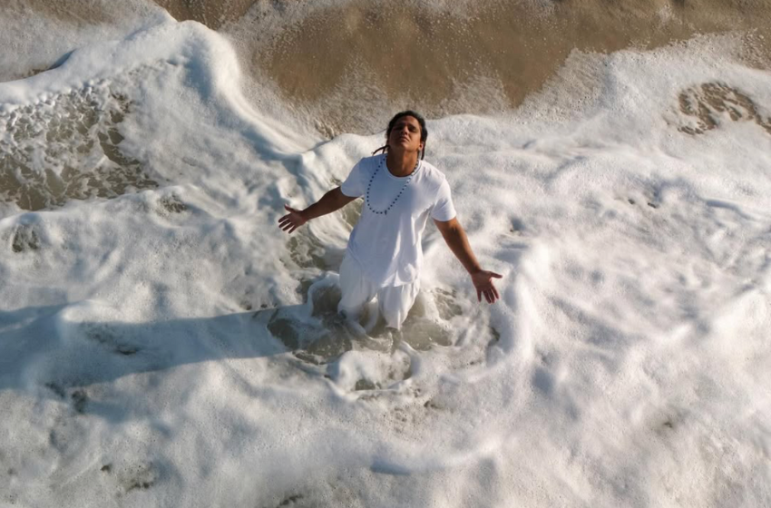  Sucesso nas redes, Emmano saúda Iemanjá e mergulha em nova fase espiritual com o single “Rainha do Mar”