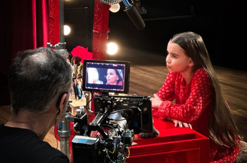  Elisa Penido, de 9 anos, estreia na TV em A Vida de Jó e integra elenco do filme Regina, consolidando carreira no teatro, cinema e publicidade