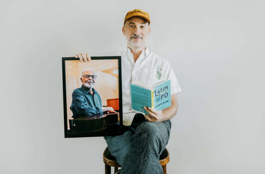  Lucas Santtana lança feat. com Gilberto Gil sobre “A História da Nossa Língua”