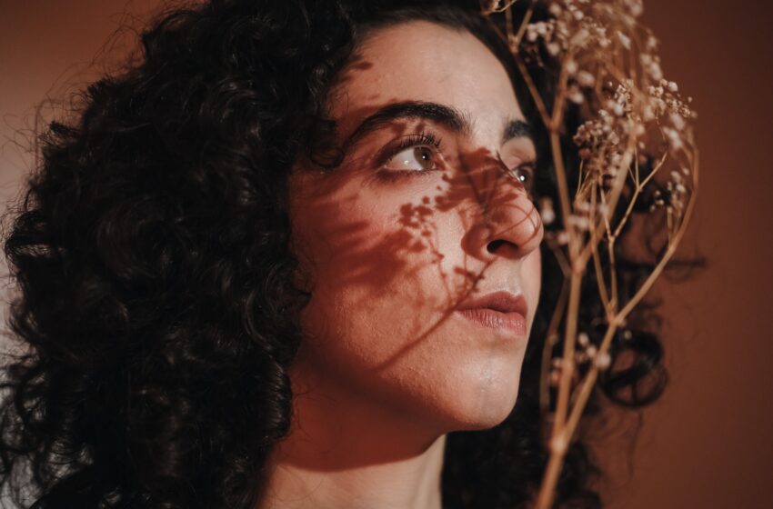  EXCLUSIVO: SAMIRA CHAMMA ESTREIA COMO CANTORA E COMPOSITORA NO ÁLBUM “ESTOU VIVA”