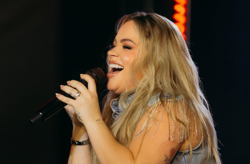  Arielly Dara, nova força feminina do sertanejo, lança primeiro EP pela Universal