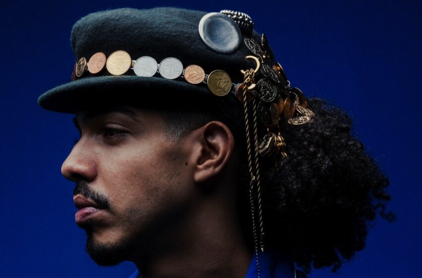  Léo da Bodega dá voz à saudade com refrão perdido de Mestre Baracho em “Eu Queria Ficar”