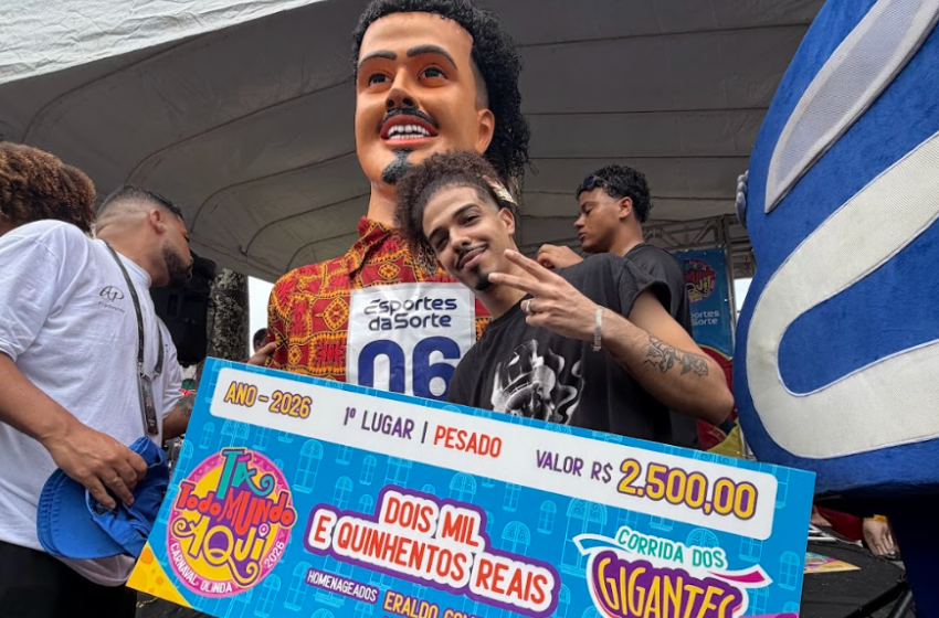  Léo da Bodega é eternizado como boneco e conquista as ladeiras em corrida de Olinda