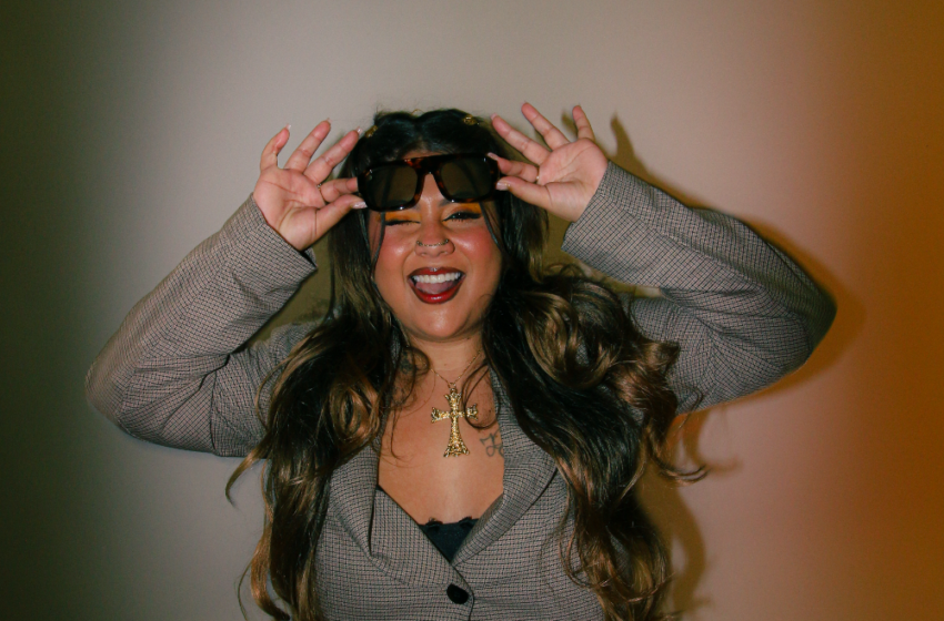  Mac Júlia apresenta novo álbum “Segue O Baile”, com direção artística de FBC e produção de Pepito