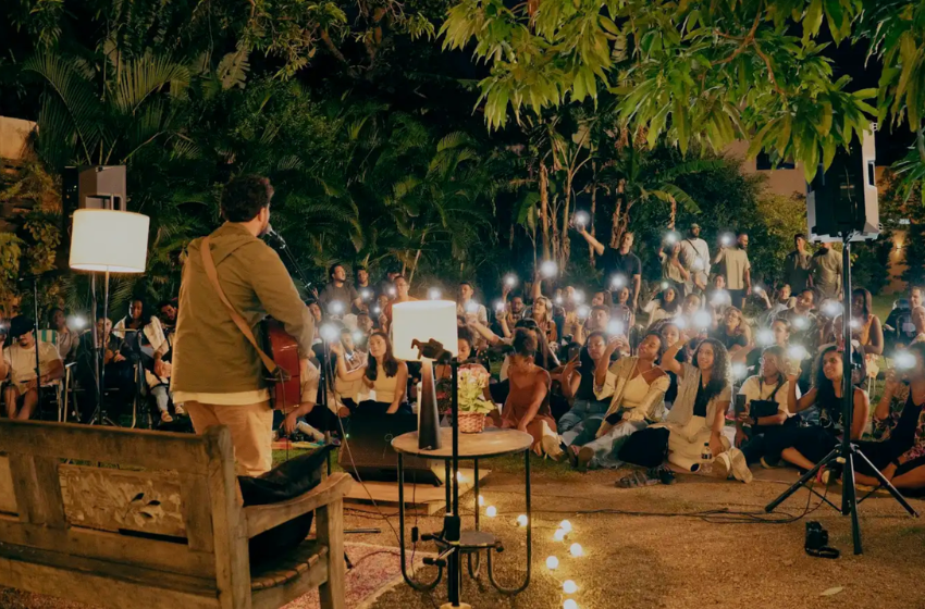  “De Casa em Casa”, turnê com formato inovador de Marcos Almeida, ganha nova temporada em 2026