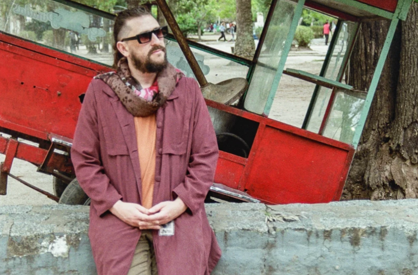  Tincho Acosta destaca influência da música brasileira e prepara parcerias durante retorno ao país