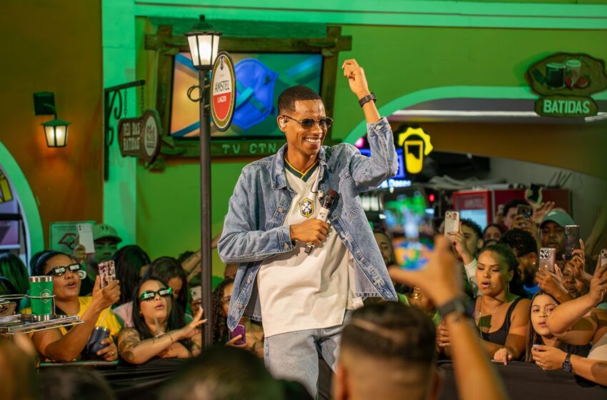  Netto Britto grava “Pra Encher e Derramar” com casa cheia em São Paulo e participações especiais