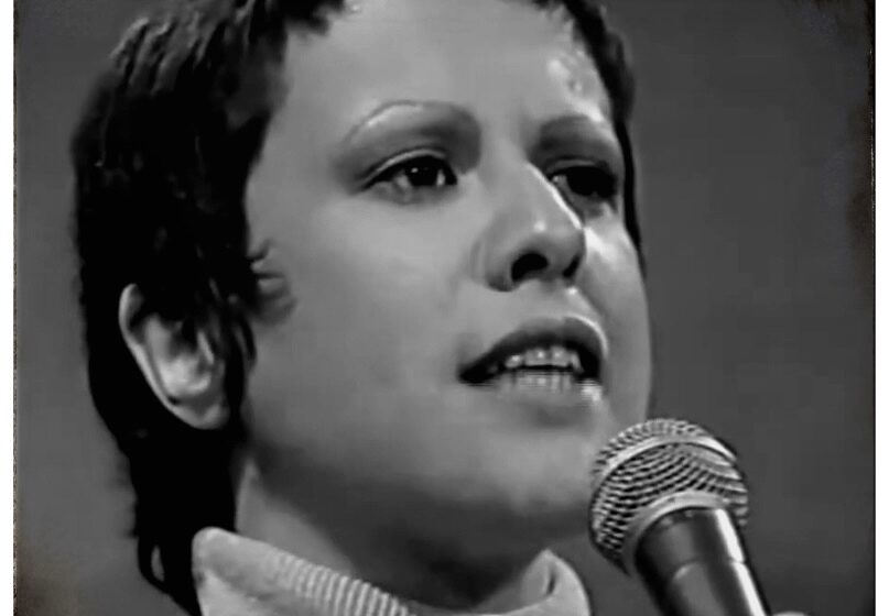  Novo single de Elis Regina traz a participação especial do percussionista Paulinho da Costa