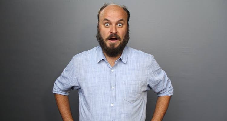  Arena Cultural Dicró recebe Paulinho Serra com o stand up “Paulinho Serra em 40+”
