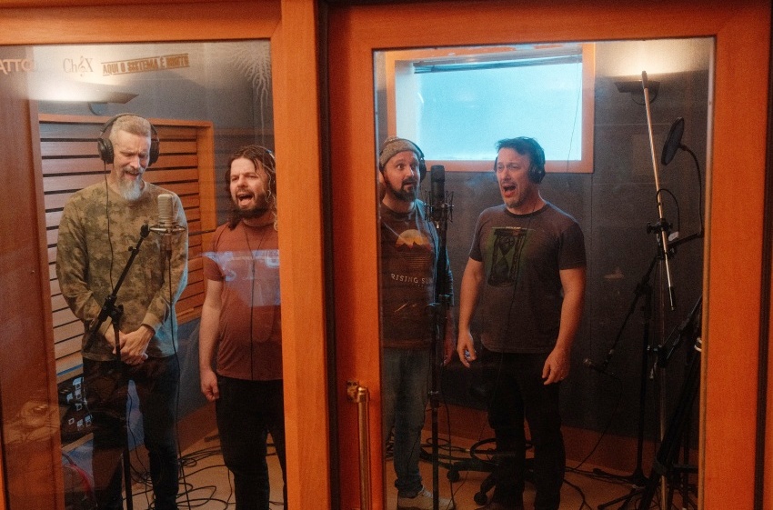  Entrevista: Terra Celta transforma história de amor e estrada em novo single “Pé na Estrada”
